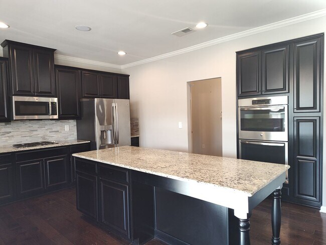 Foto del edificio - Georgeous 3 bedroom, 2.5 bathroom home located in the Stafford at Longtree community!