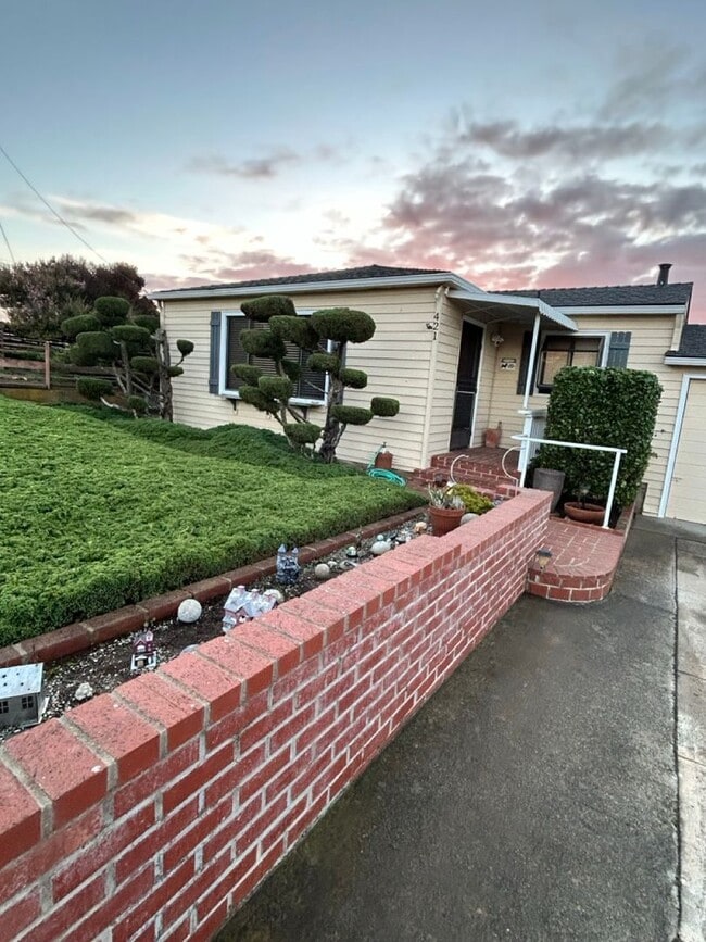 Building Photo - Charming Morro Bay Heights Home with Ocean Views