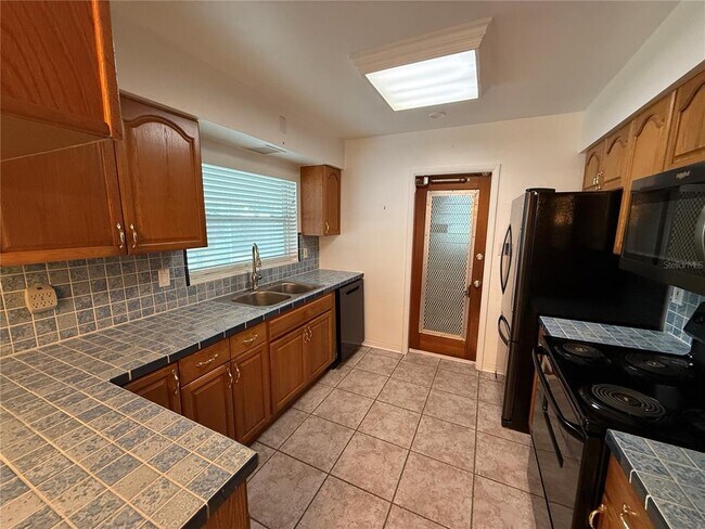 Foto del edificio - 2420 68th Ave S