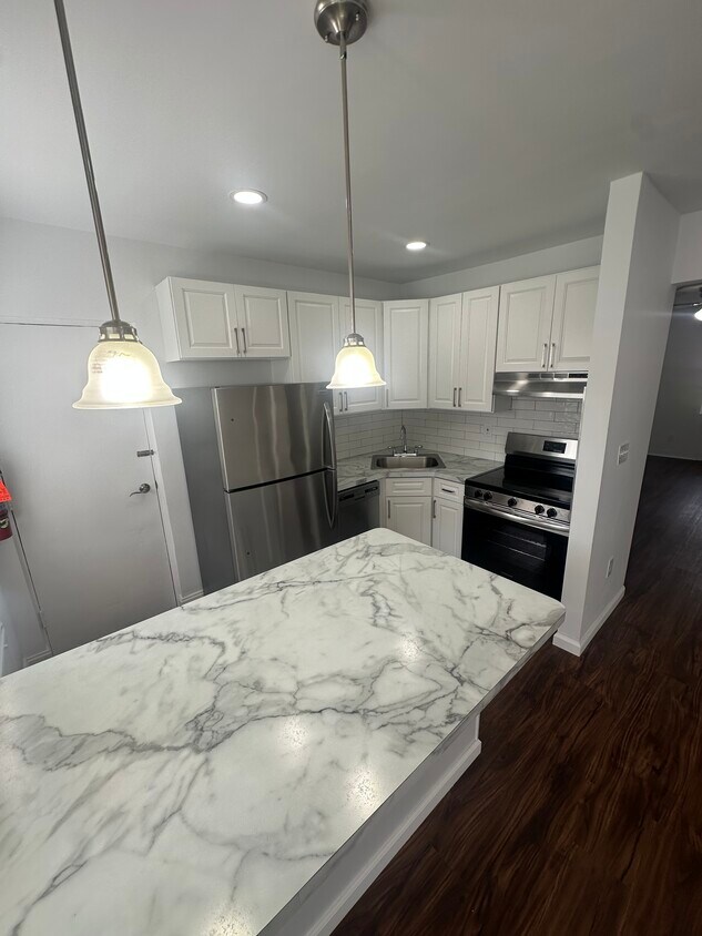 Foto principal - Hollywood Court Apartments