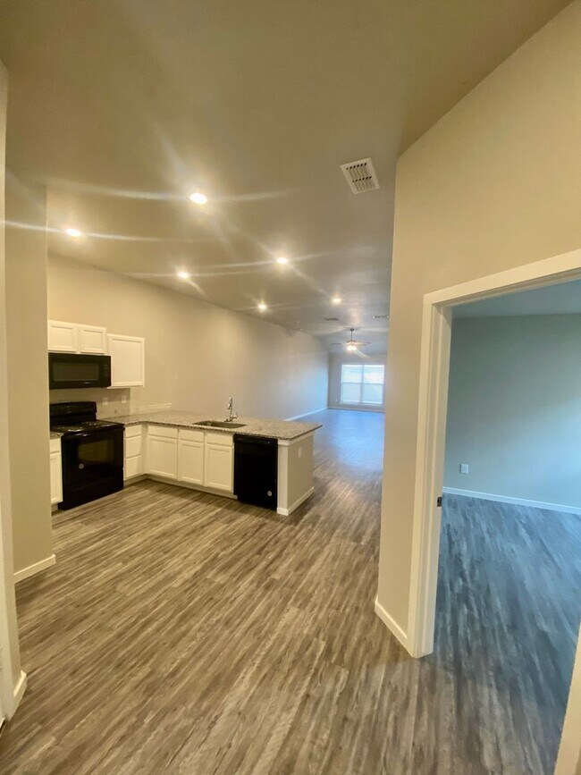 Foto del edificio - Introducing Your Dream Home: Spacious and ...