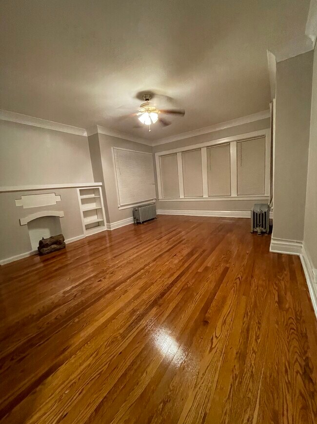 Foto del edificio - 8043 S Champlain Ave
