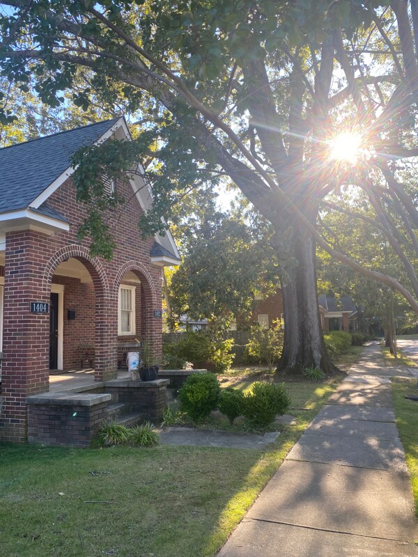 Primary Photo - 1402 Victoria St