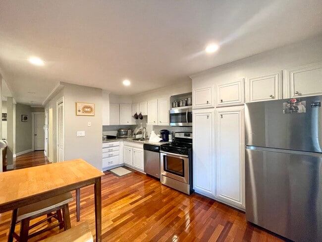 Building Photo - 141 L St