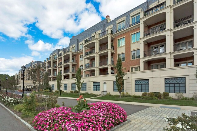 Building Photo - 1000 Royal Ct