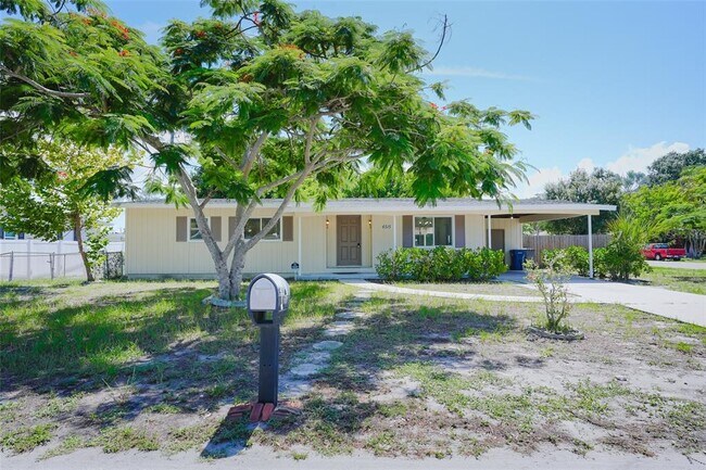 Foto del edificio - 6515 3rd St Ct W