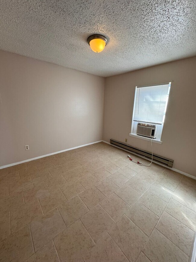 Building Photo - Move in ready!