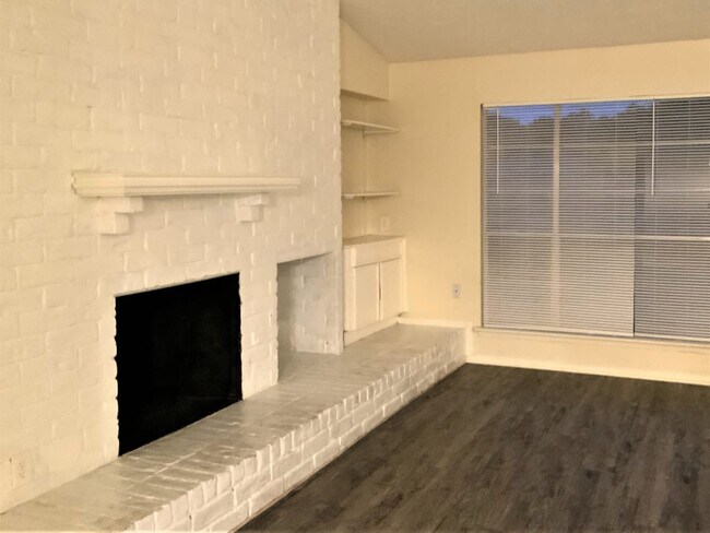 Foto del edificio - 13822 Towne Way Dr