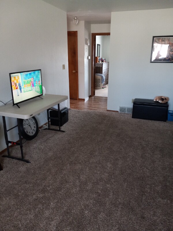 Foto del edificio - 1242 Primrose Ln