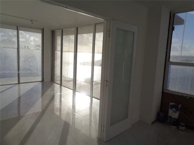 Building Photo - 780 NE 69th St