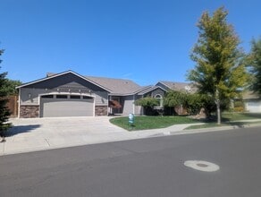 Building Photo - 1523 Sacajawea Ave