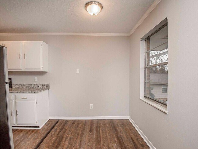 Building Photo - 609 E Inskip Dr