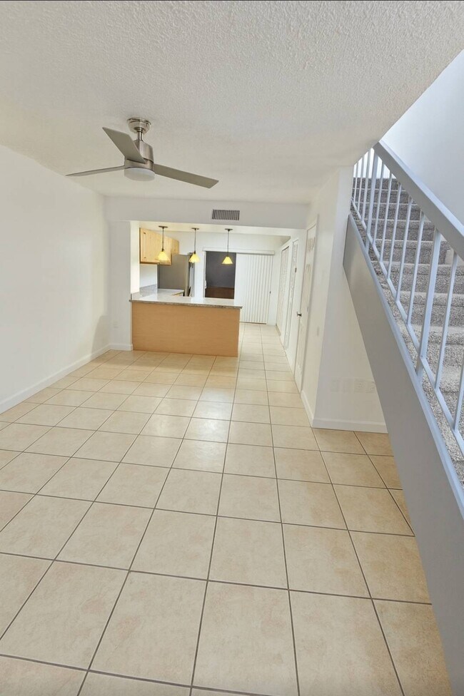 Foto del edificio - 1919 SW 107th Ave
