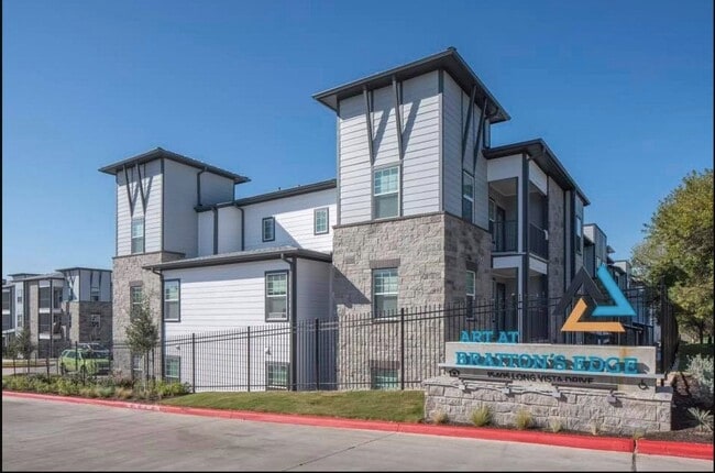 Building Photo - 15405 Long Vista Dr