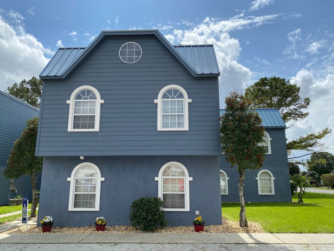 Foto principal - 805 W 2nd St