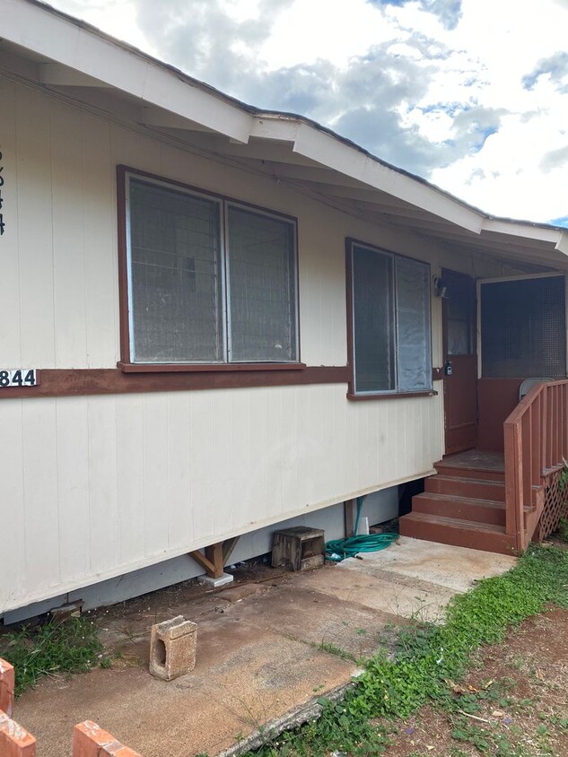 Primary Photo - Aliamanu/Salt Lake - 2 bedroom 1 bath Duplex