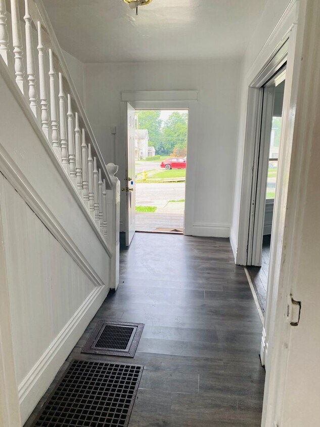 Foto principal - 4 br, 1 bath House - 302 West Cherry St