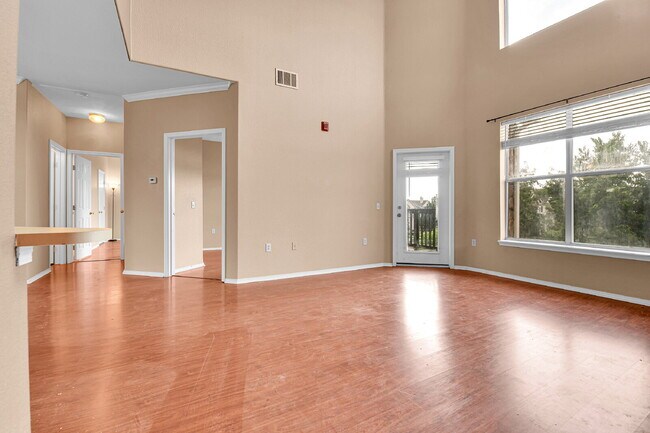 Building Photo - $2,195.00, 2 bed, 1 .5 bath located in Aur...