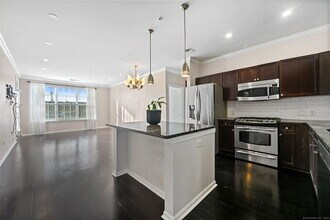 Building Photo - 850 E Main St