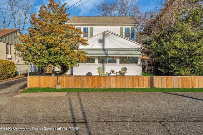 Building Photo - 1708 Lake Dr