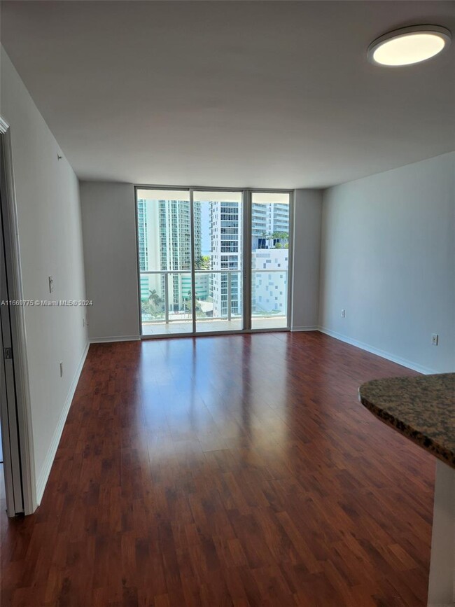 Foto del edificio - 1155 Brickell Bay Dr