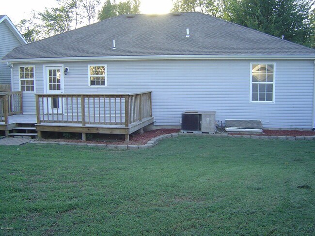 Foto del edificio - 2413 Iron Gates Rd