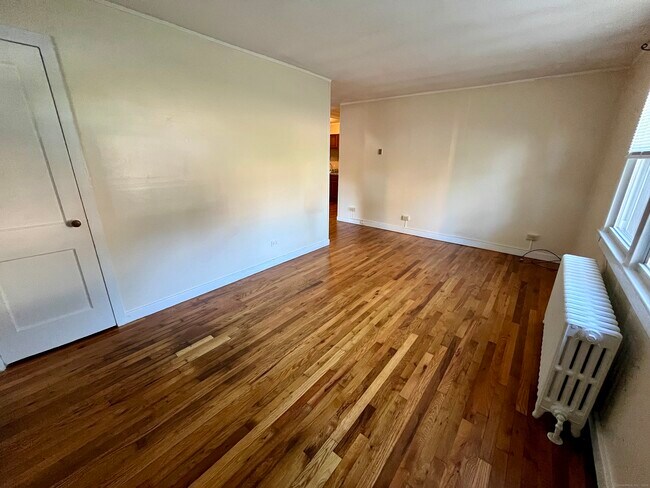 Foto del edificio - 55 Greenlawn Dr