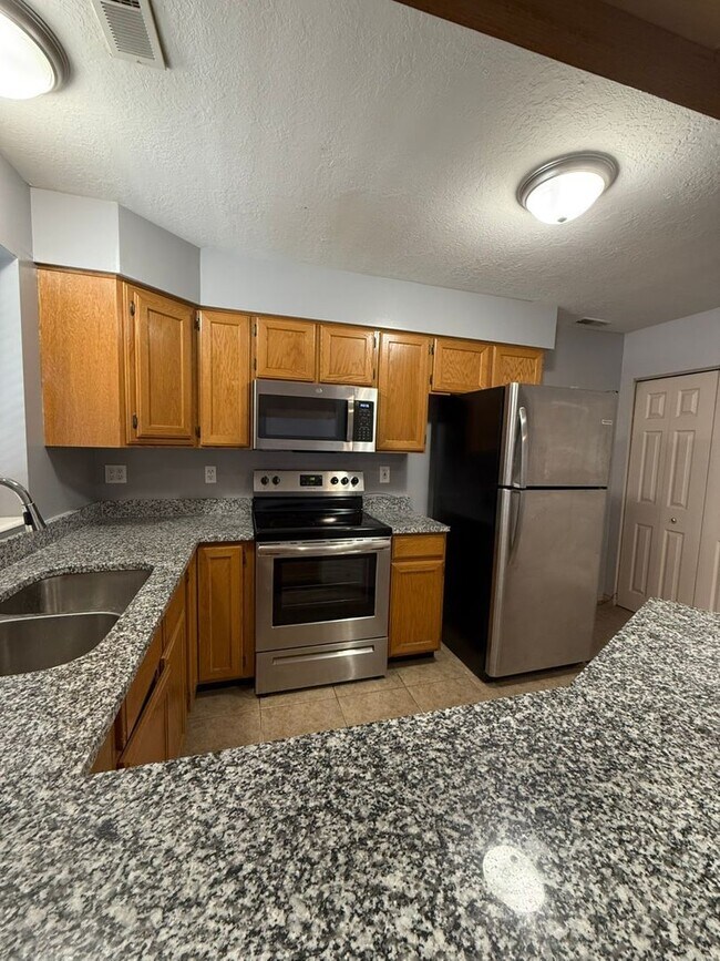 Building Photo - 370 W 4900 S