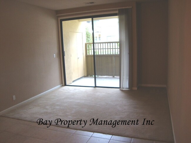 Building Photo - 1 bedroom condo in the gated Laurel Grove ...