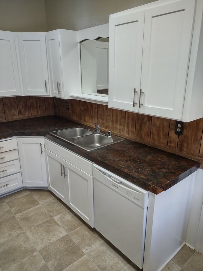 Kitchen2 - 2230 Chestnut Ave