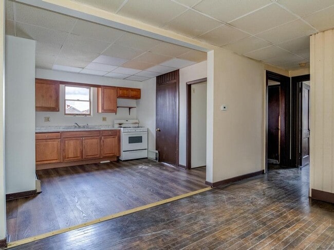 Building Photo - 1418 Lenz Ave