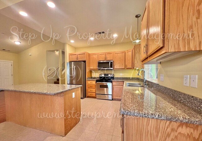 Foto del edificio - Elegant and Spacious 3-Bedroom Home with Modern Upgrades!