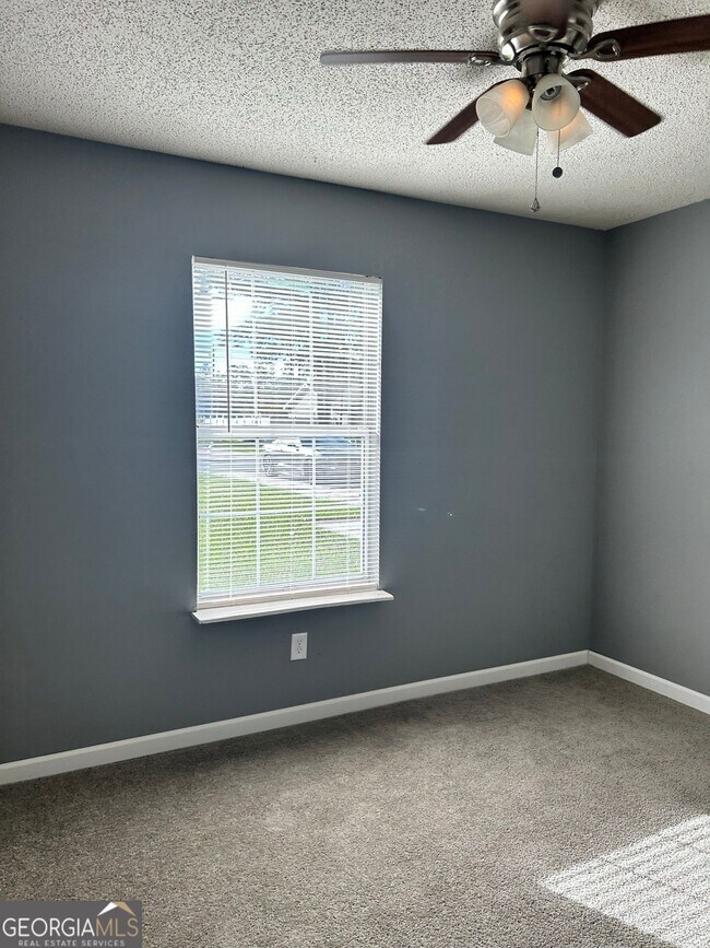 Foto del edificio - 217 Woodbridge Rd