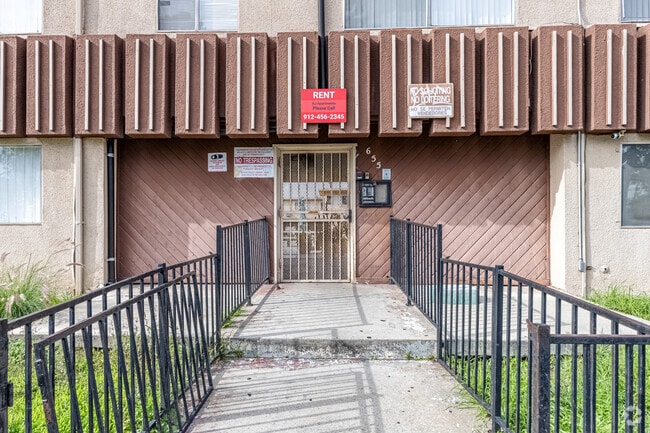 Entrada - AJ Apartments