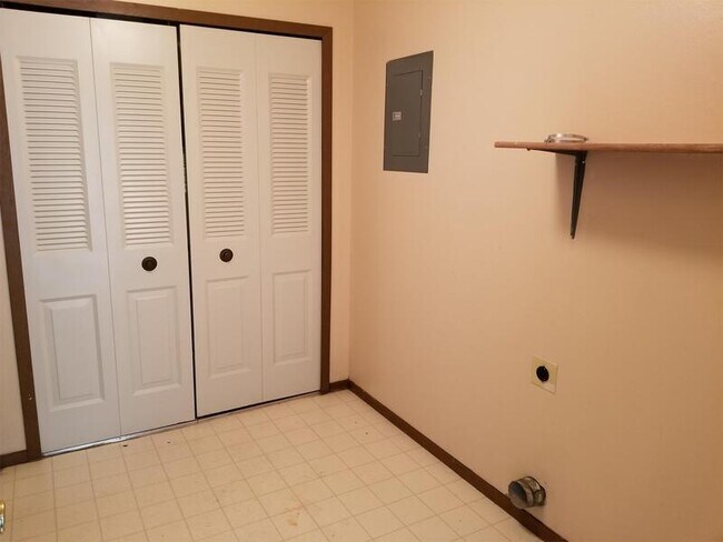 Foto del edificio - 6375 Chippewa Rd