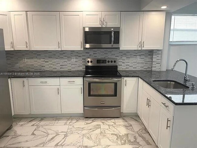 Building Photo - 112 Milton St