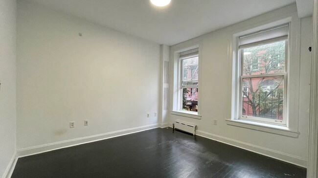 Foto del edificio - 223 W 11th St
