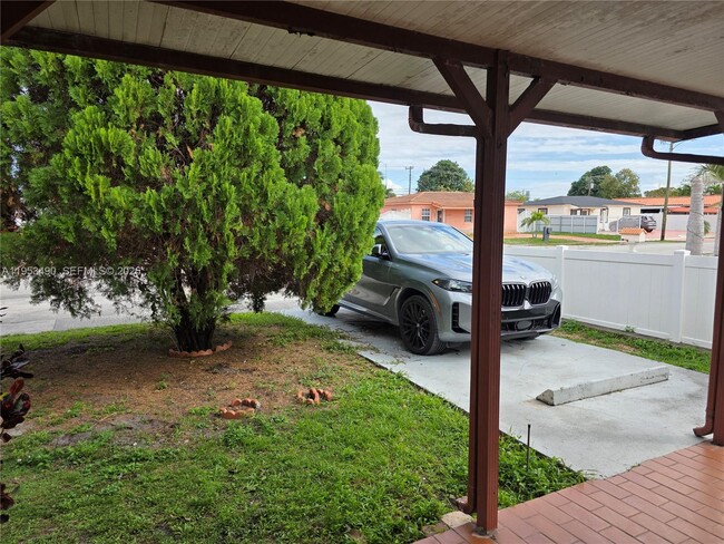 Foto del edificio - 3860 E 9th Ln