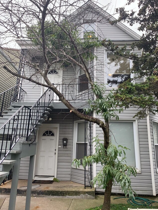 Primary Photo - 2947 N Wisner Ave