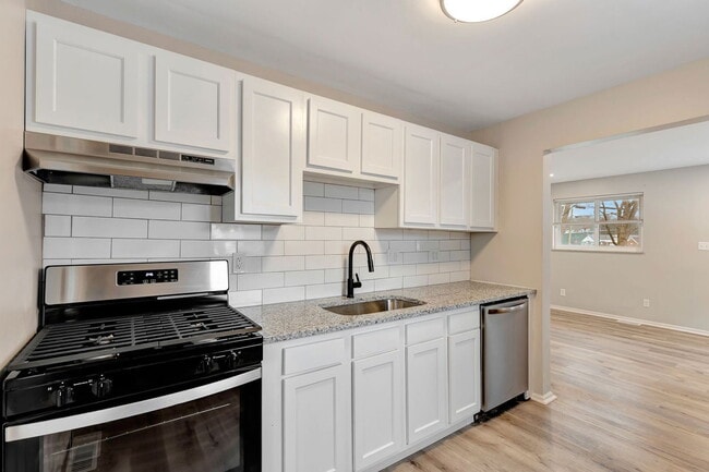 Building Photo - 7201 Longfield Dr