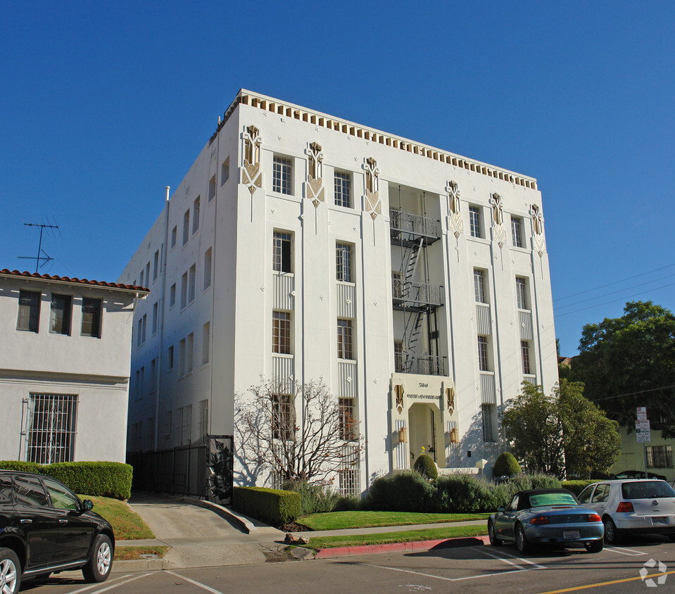 Building Photo - Cloverdale Apartments