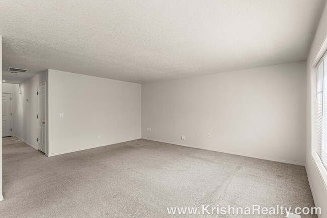 Building Photo - Charming 3 BD* 2.5 BA* Single Family Home ...