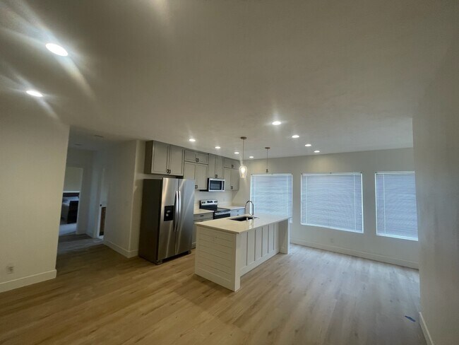 Cocina y entrada - 222 W Golden Eagle Cir