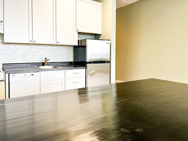 Building Photo - Discover Skyway Connected: Luxury Living in Downtown Minneapolis for $1,199/month!