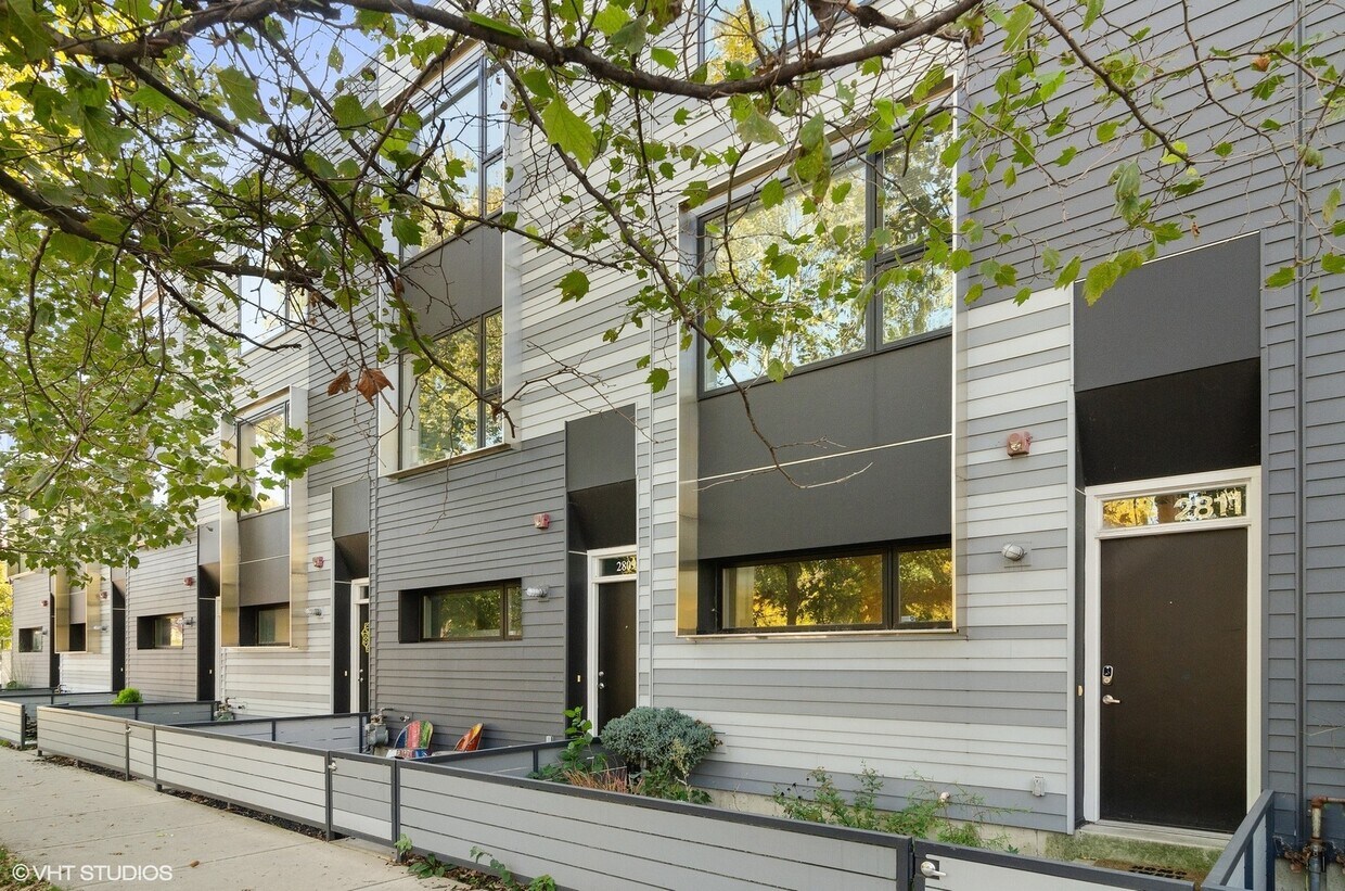 Primary Photo - 2811 W Shakespeare Ave