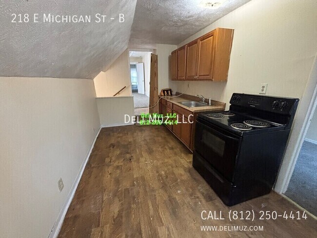 Foto del edificio - 218 E Michigan St