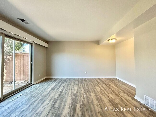 Foto del edificio - 9117 E Nassau Ave