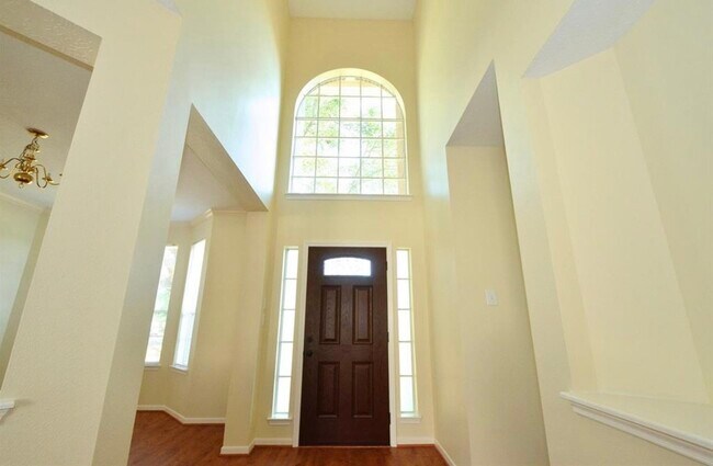 Foto del edificio - 15410 Oak Lake Glen Dr