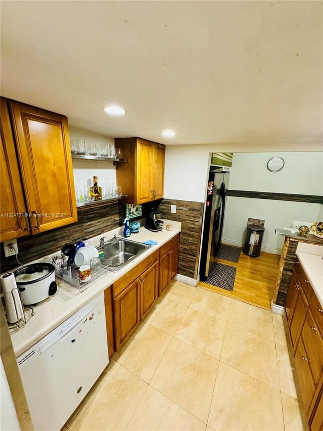 Building Photo - 6930 Miami Gardens Dr