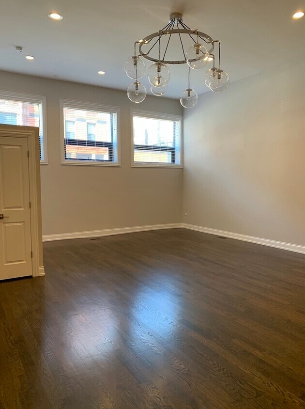 Foto principal - 1151 W Grand Ave
